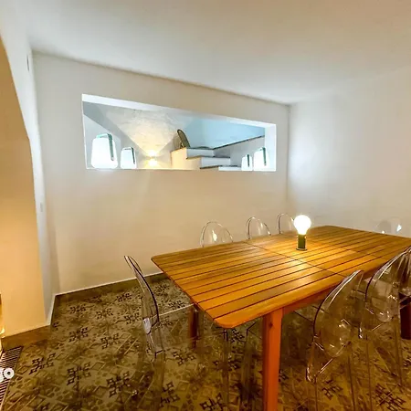 Designer Styled Townhouse With Pool Dom01 *