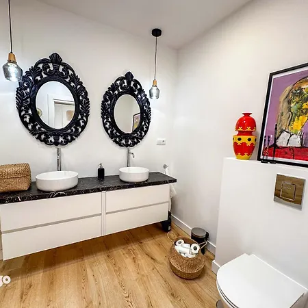 Designer Styled Townhouse With Pool Dom01 Holiday home