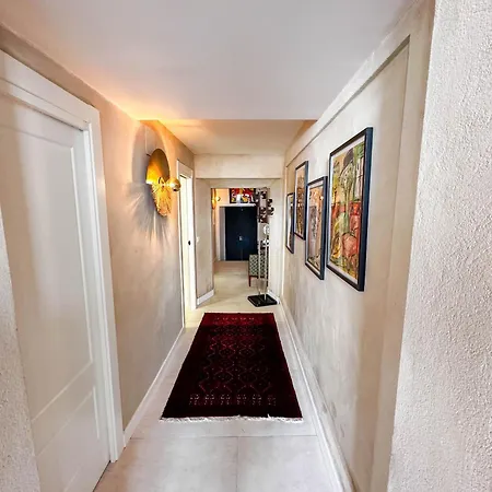 Designer Styled Townhouse With Pool Dom01 *