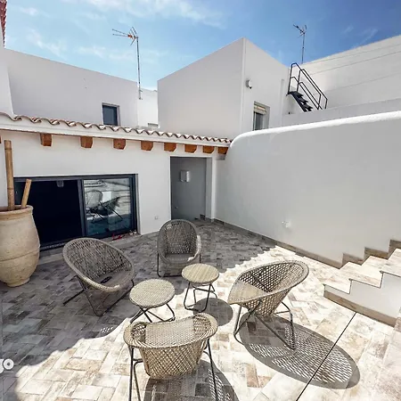 Designer Styled Townhouse With Pool Dom01 *