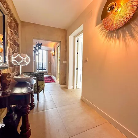 Designer Styled Townhouse With Pool Dom01 *