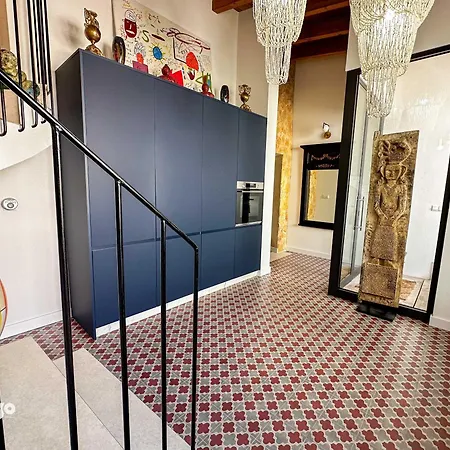 Designer Styled Townhouse With Pool Dom01 *