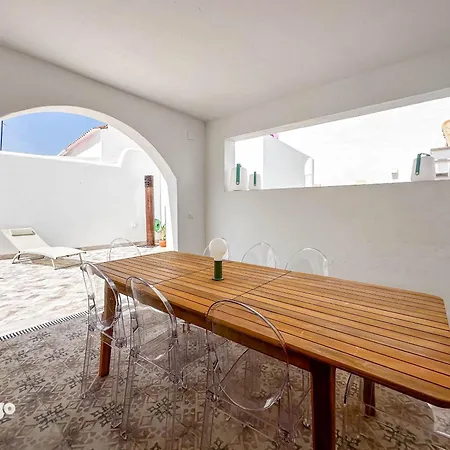 Casa de Férias Designer Styled Townhouse With Pool Dom01 *